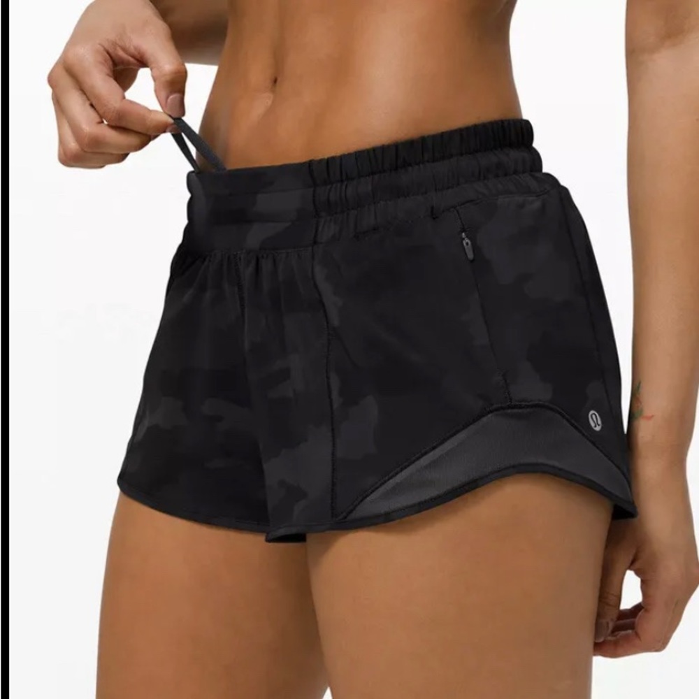 LULULEMON HOTTY HOT 2.5 SHORTS